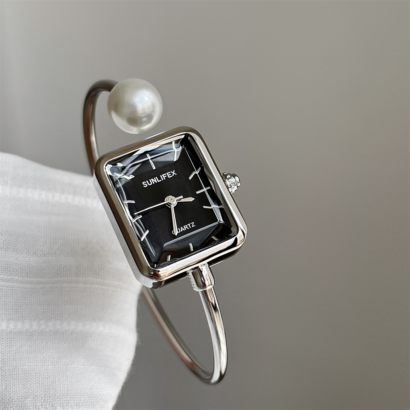 Reloj de pulsera de perlas cua - Luxury Watch Square reseña y precio