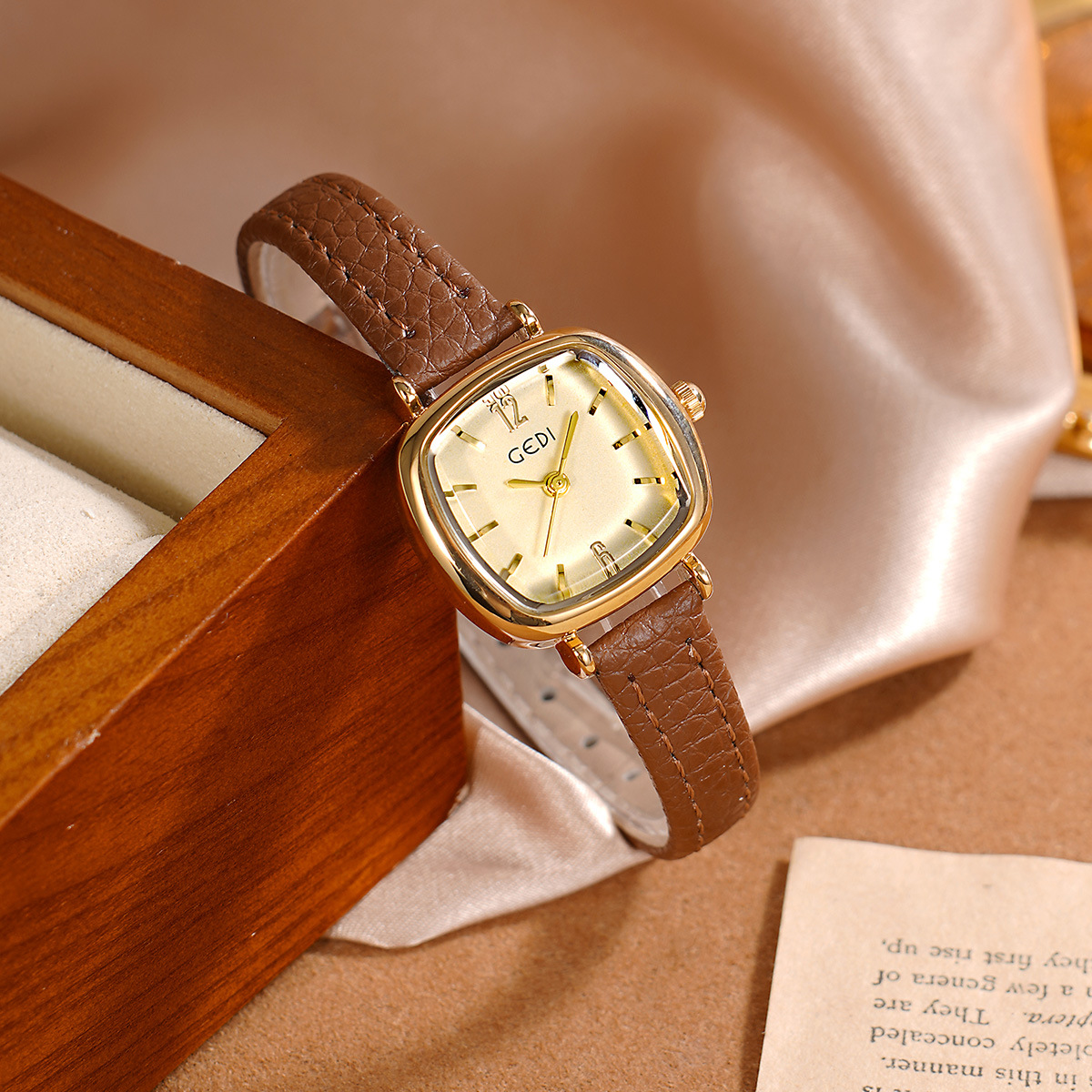 UTHAI 61018 CQ490 Simplicidad, - Luxury Watch Value reseña y precio