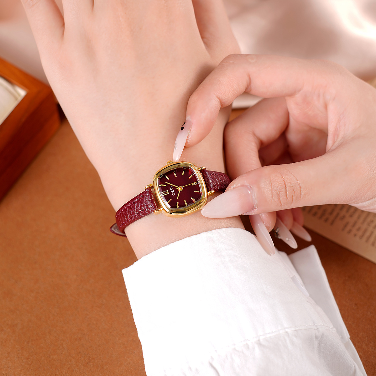 UTHAI 61018 CQ490 Simplicidad, - Luxury Watch Value reseña y precio